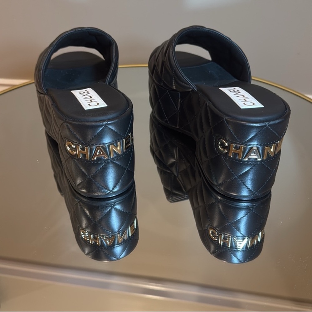 CHANEL DAD Sandals Quilted leather CC LOGO Mules slides size 40 - Picture 14 of 17